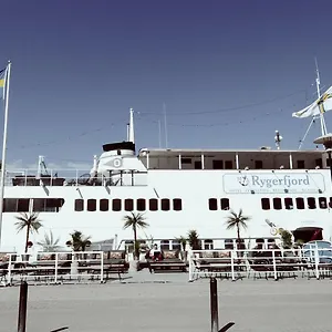 Rygerfjord & Botel